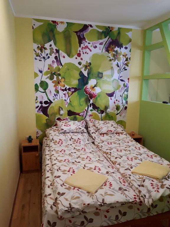 Rozmaring Apartmanok Gyula Esterno foto