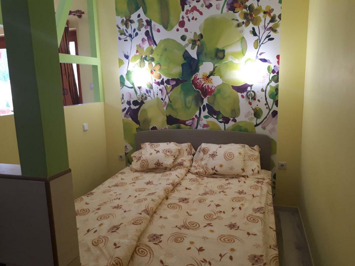Rozmaring Apartmanok Gyula Esterno foto